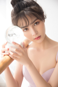 北原里英